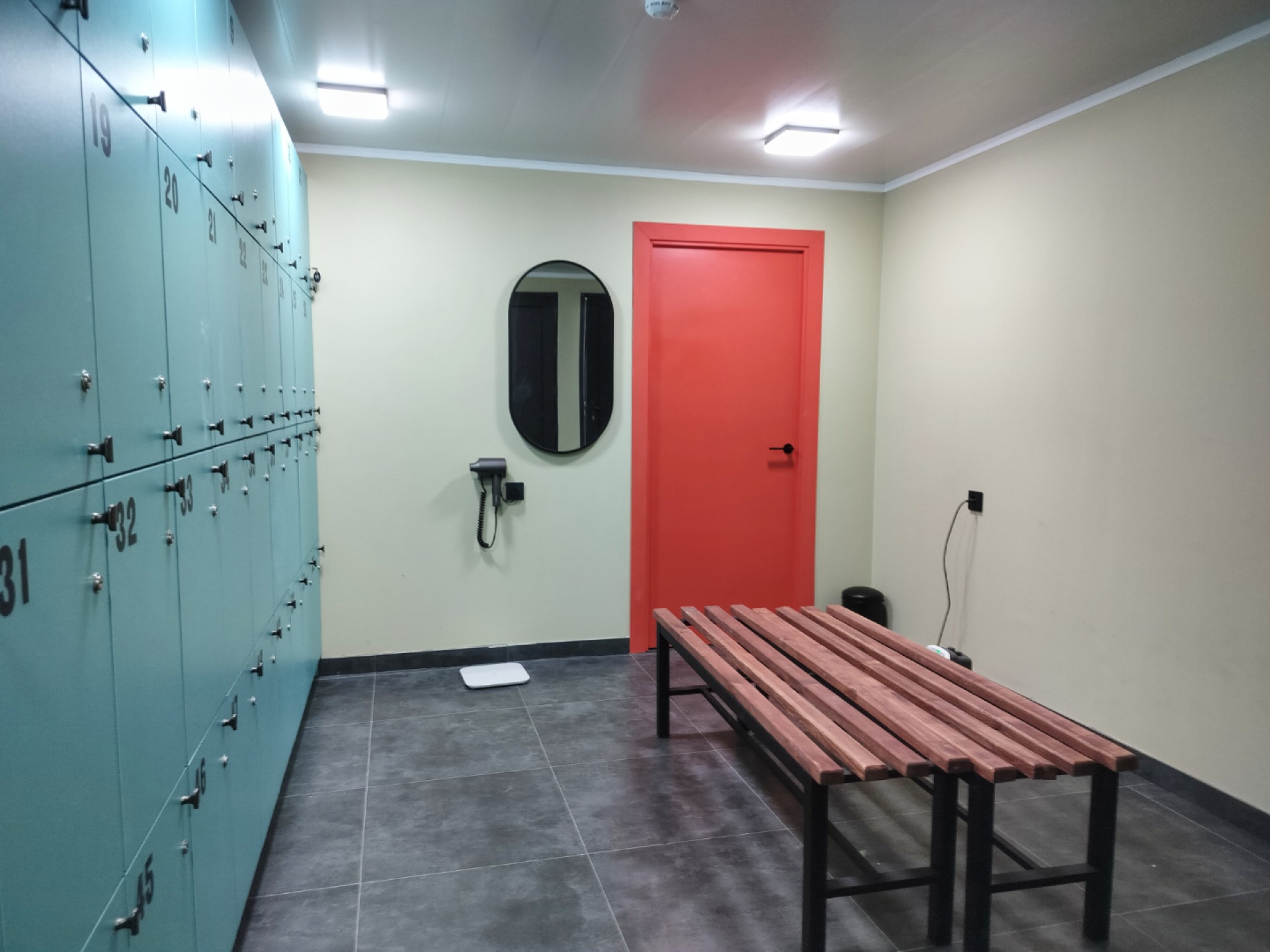 Locker-room in Cave Boulder