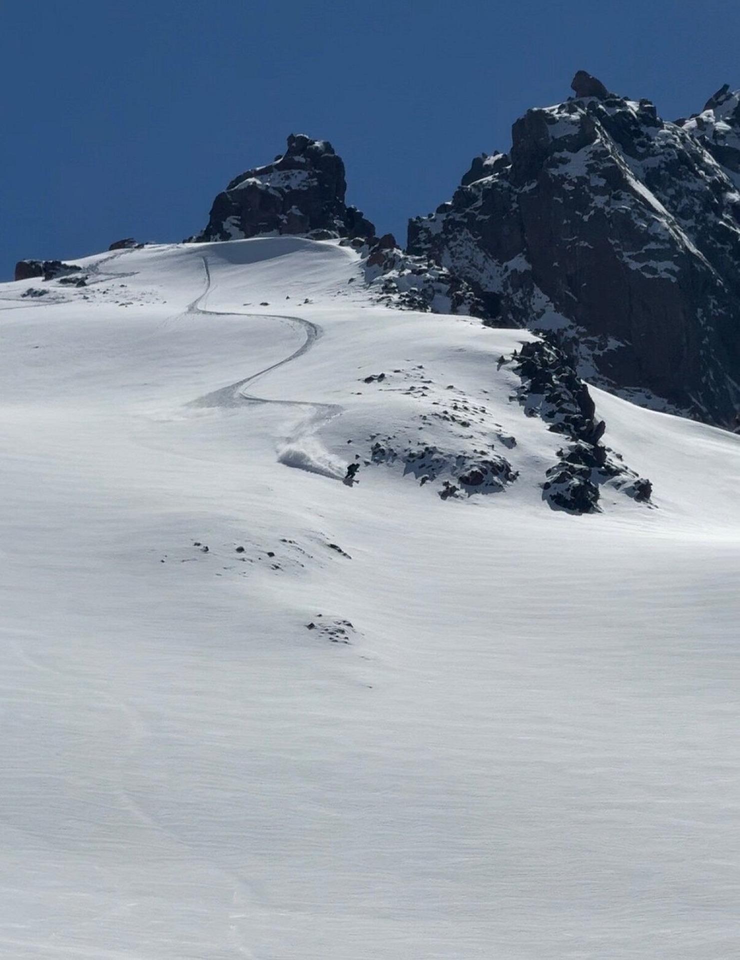Skiing on Bohdanovich glacier