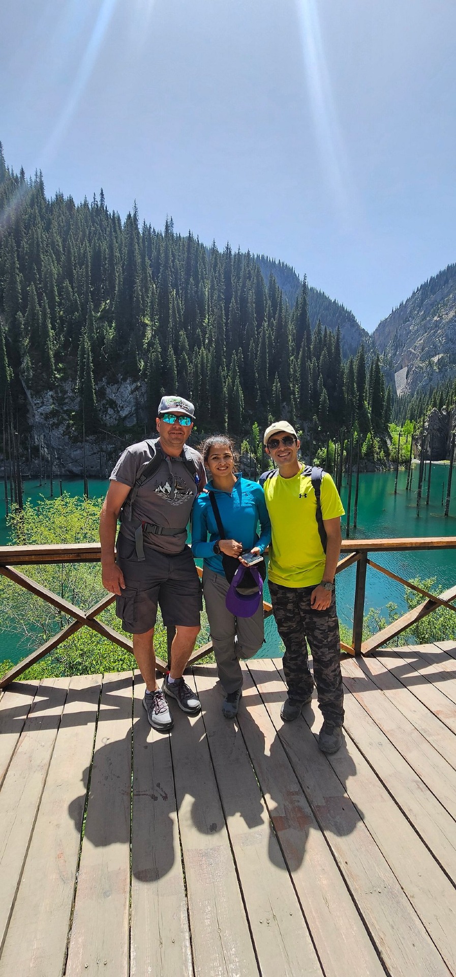 People in front of Kolsai lake