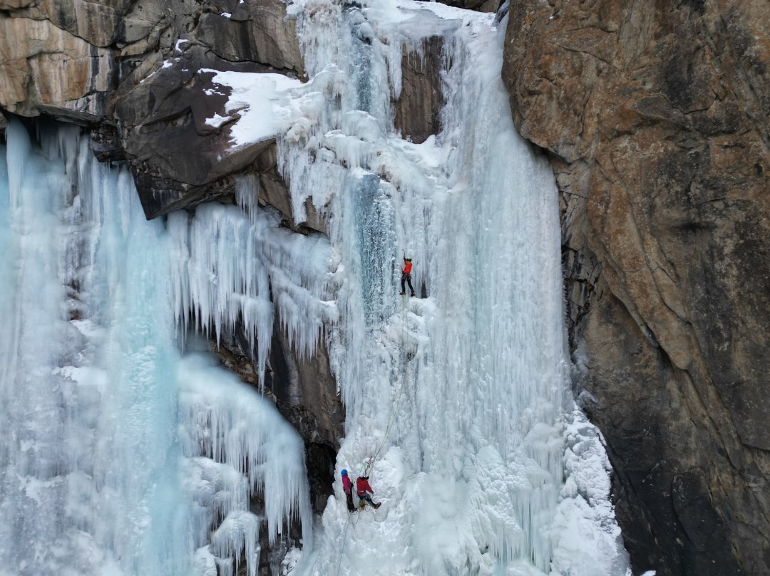 7-Day Ice Climbing Adventure in Barskoon Valley